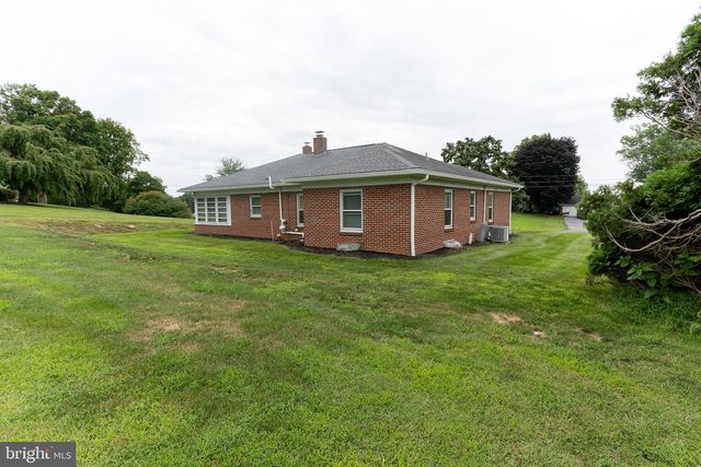 17 TWIN HILL DRIVE, Waynesboro, PA 17268