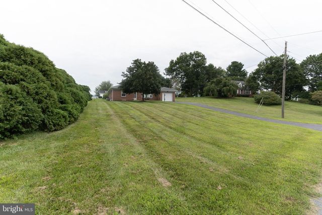 17 TWIN HILL DRIVE, Waynesboro, PA 17268