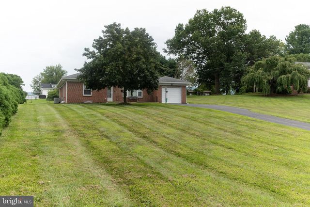 17 TWIN HILL DRIVE, Waynesboro, PA 17268