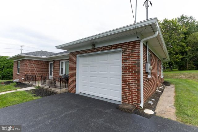 17 TWIN HILL DRIVE, Waynesboro, PA 17268