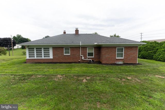 17 TWIN HILL DRIVE, Waynesboro, PA 17268