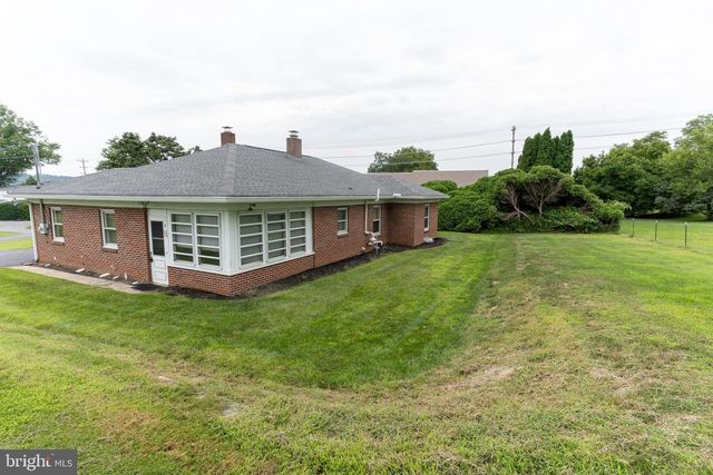 17 TWIN HILL DRIVE, Waynesboro, PA 17268
