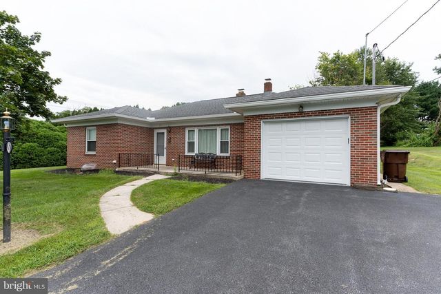 17 TWIN HILL DRIVE, Waynesboro, PA 17268