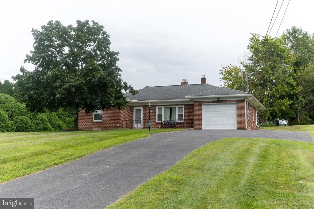 17 TWIN HILL DRIVE, Waynesboro, PA 17268