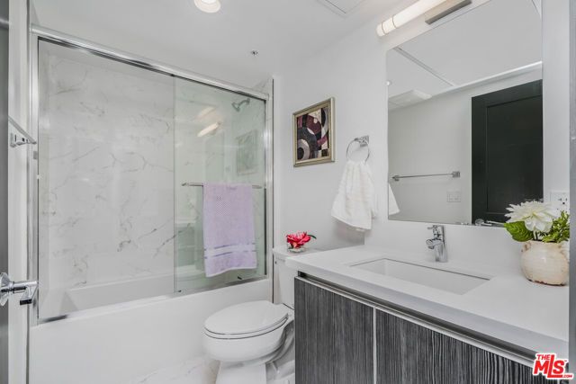 5066 Romaine Street, Los Angeles, CA 90029
