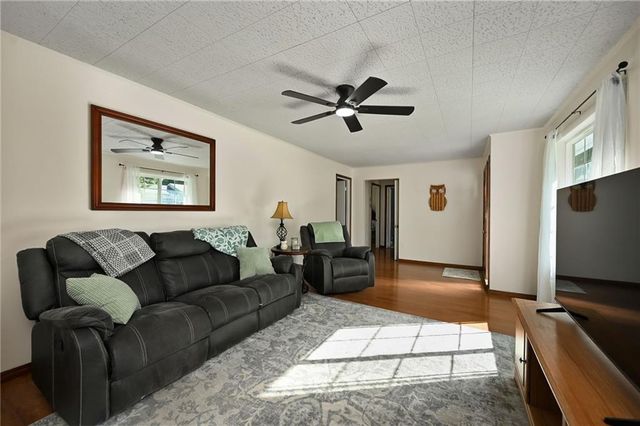 106 E 12th Street, Higginsville, MO 64037