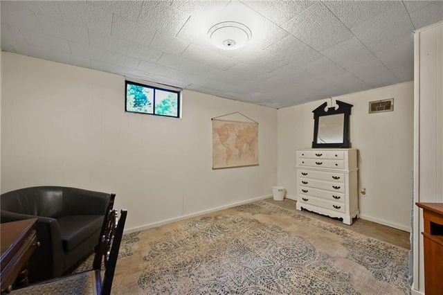 106 E 12th Street, Higginsville, MO 64037