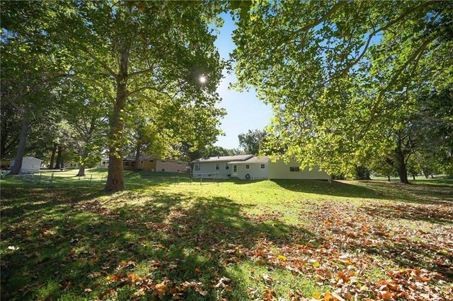 106 E 12th Street, Higginsville, MO 64037