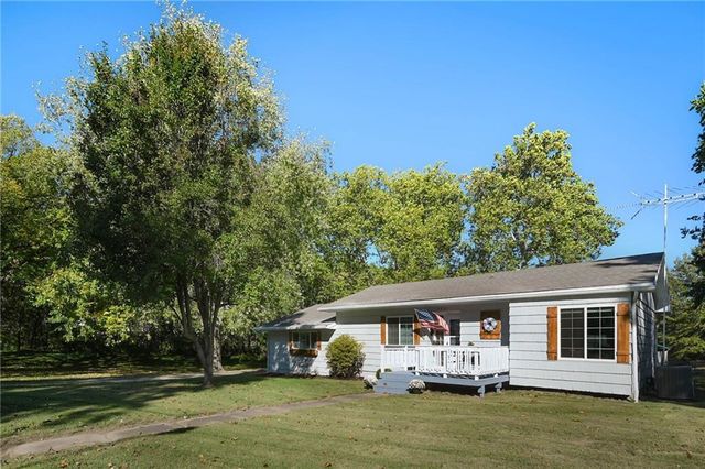 106 E 12th Street, Higginsville, MO 64037