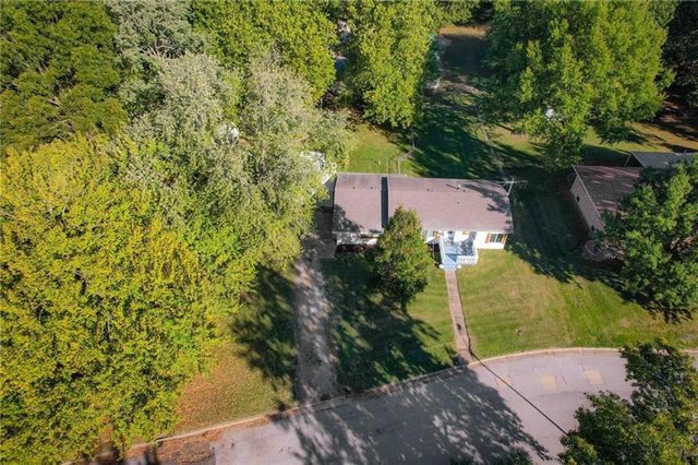 106 E 12th Street, Higginsville, MO 64037