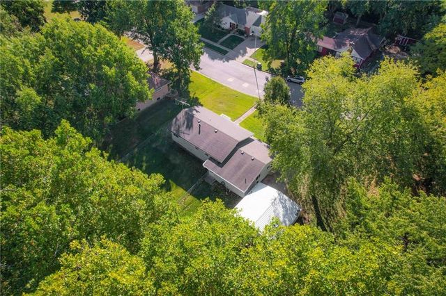 106 E 12th Street, Higginsville, MO 64037