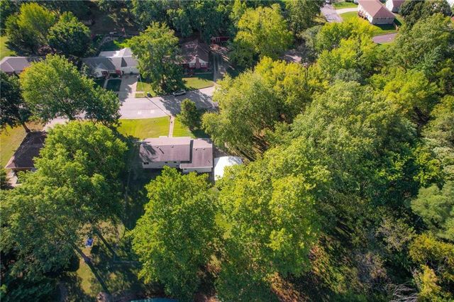 106 E 12th Street, Higginsville, MO 64037