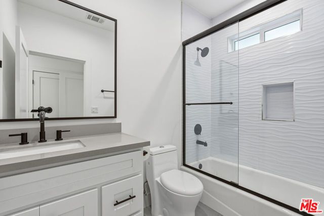 13822 Oxnard Street, Van Nuys (los Angeles), CA 91401