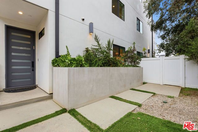 13822 Oxnard Street, Van Nuys (los Angeles), CA 91401