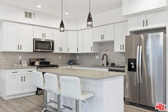 13822 Oxnard Street, Van Nuys (los Angeles), CA 91401