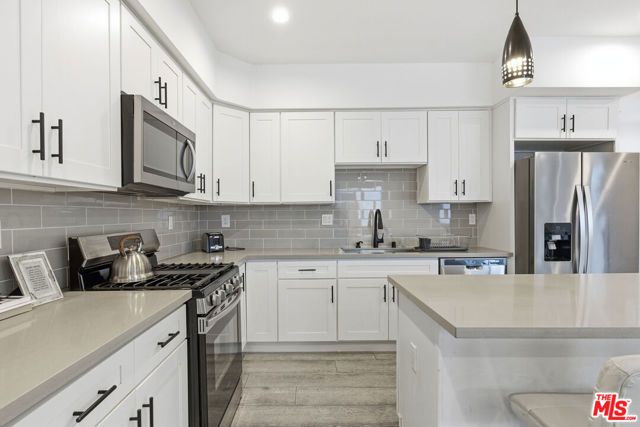 13822 Oxnard Street, Van Nuys (los Angeles), CA 91401