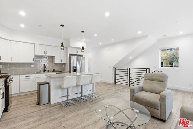 13822 Oxnard Street, Van Nuys (los Angeles), CA 91401