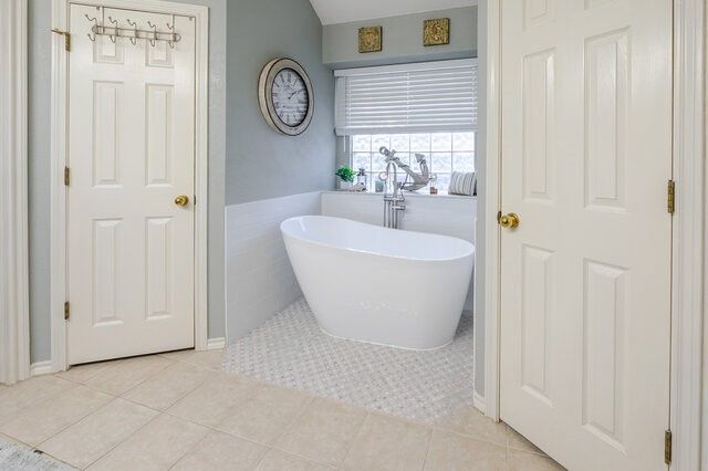 6808 Moss Lane, North Richland Hills, TX 76182