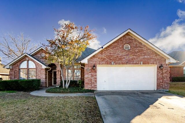 6808 Moss Lane, North Richland Hills, TX 76182