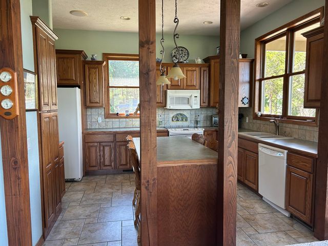 700 Shore Point Road, Blue Eye, MO 65611