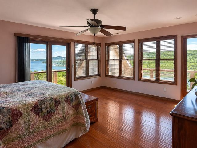 700 Shore Point Road, Blue Eye, MO 65611