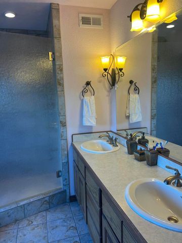 700 Shore Point Road, Blue Eye, MO 65611