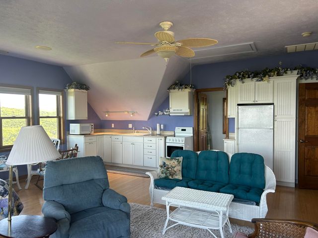 700 Shore Point Road, Blue Eye, MO 65611