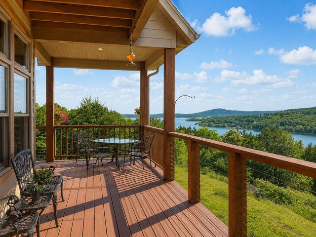 700 Shore Point Road, Blue Eye, MO 65611