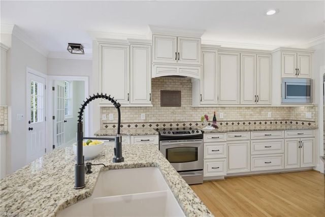 4613 Chesterfield Place, Jamestown, NC 27282