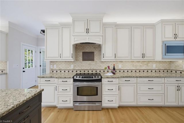 4613 Chesterfield Place, Jamestown, NC 27282
