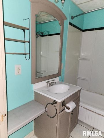 215 N 8TH Street, Mt Vernon, IL 62864