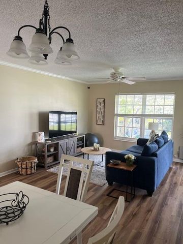 5500 Tamberlane Circle 305, Palm Beach Gardens, FL 33418