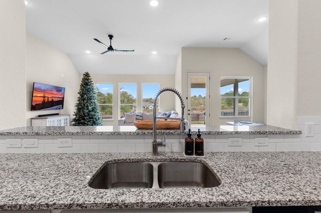 38466 Park View Drive, Hempstead, TX 77445