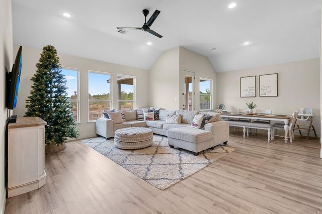 38466 Park View Drive, Hempstead, TX 77445