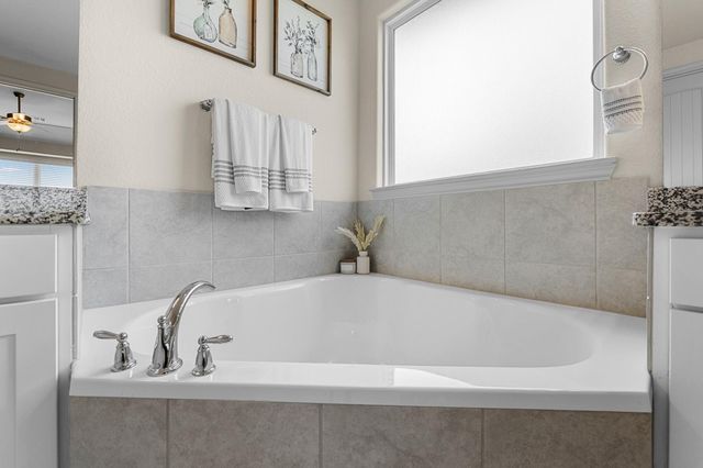 38466 Park View Drive, Hempstead, TX 77445