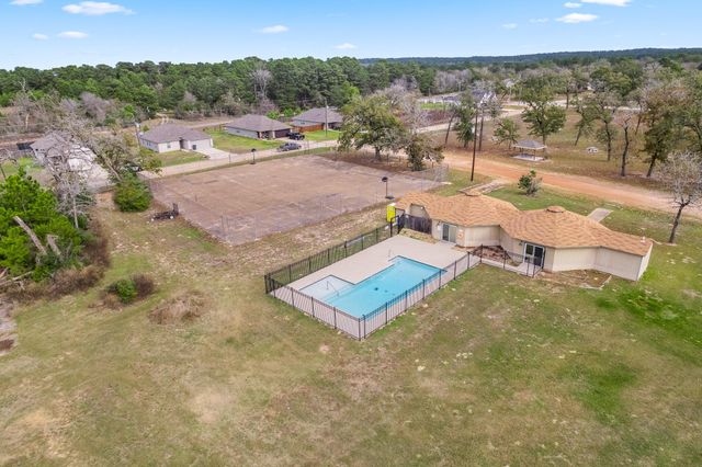 38466 Park View Drive, Hempstead, TX 77445