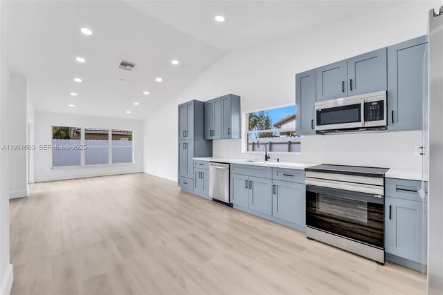 16054 SW 77th Ter, Miami, FL 33193