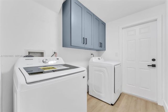 16054 SW 77th Ter, Miami, FL 33193