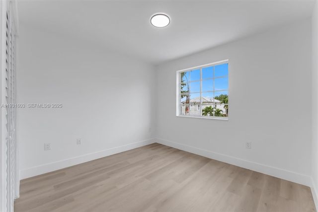 16054 SW 77th Ter, Miami, FL 33193