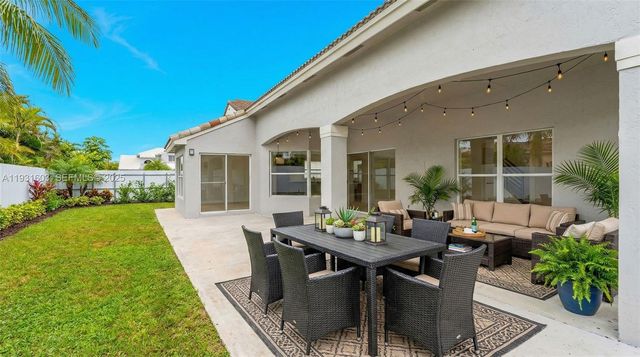 16054 SW 77th Ter, Miami, FL 33193