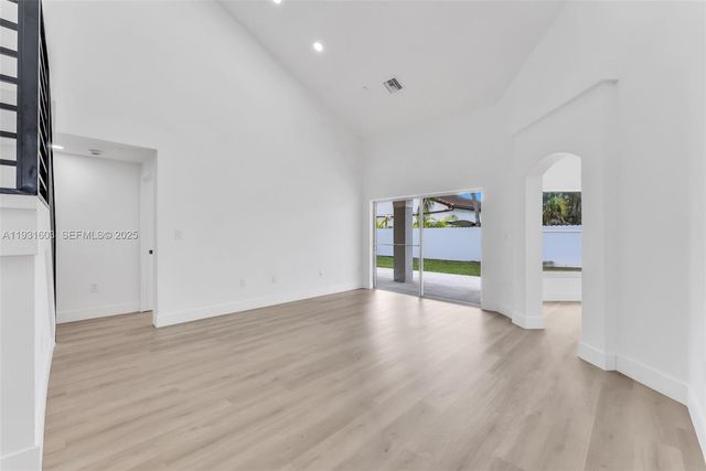 16054 SW 77th Ter, Miami, FL 33193