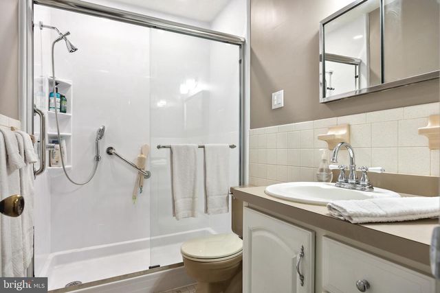 1 ECHO AVE, Moorestown, NJ 08057