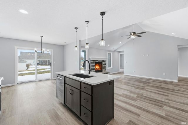 1372 Marsh Deer Run, Huntertown, IN 46748