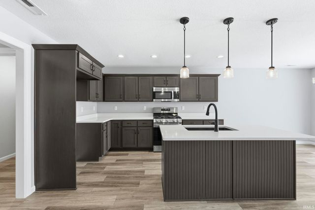 1372 Marsh Deer Run, Huntertown, IN 46748