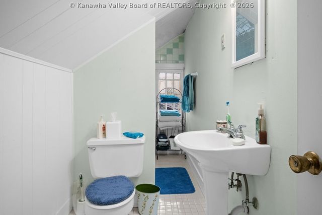 1599 Quarrier Street A, Charleston, WV 25311