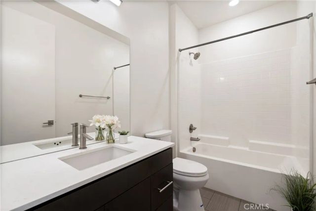 2700 E Chaucer 14, Los Angeles, CA 90065