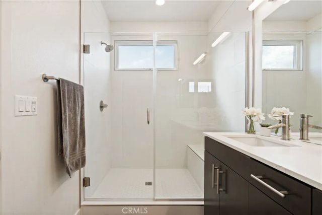 2700 E Chaucer 14, Los Angeles, CA 90065
