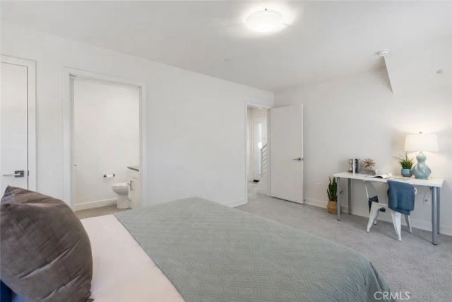 2700 E Chaucer 14, Los Angeles, CA 90065