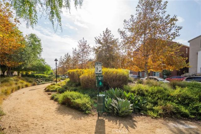 2700 E Chaucer 14, Los Angeles, CA 90065