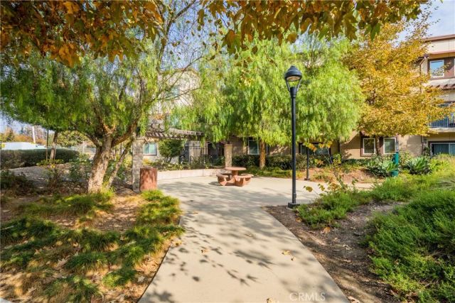 2700 E Chaucer 14, Los Angeles, CA 90065